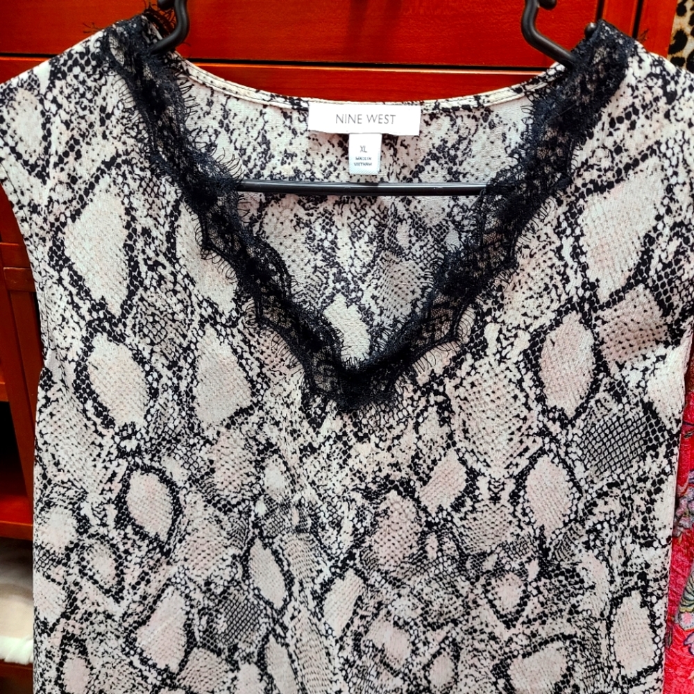 Sleeveless blouse